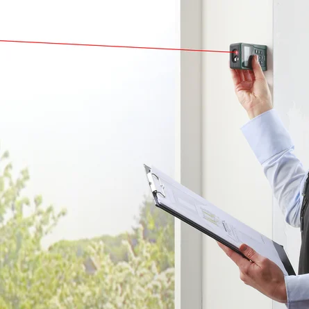 Planung und Aufmaß - Decor-Union Service 124a professionelles Ausmessen von Räumen mit modernem Lasermessgerät